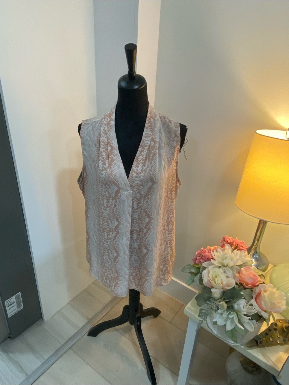 Adrianna Papell Pink Snake-Print Sleeveless V-Neck Top